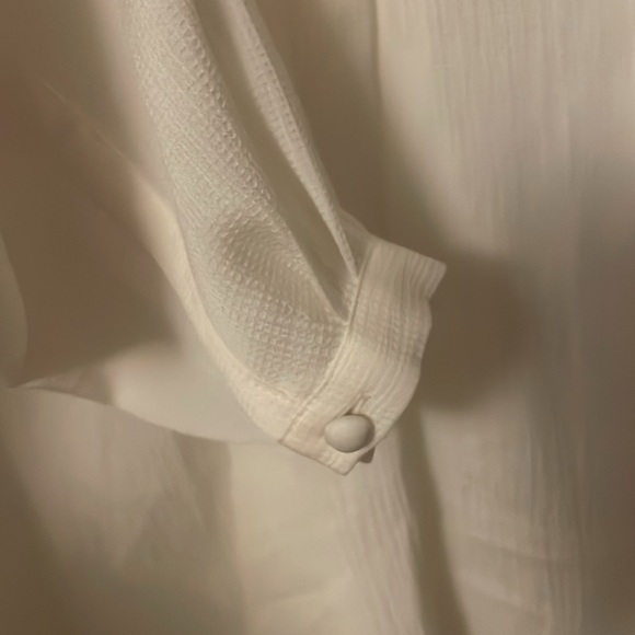 Beautiful ivory Ann Taylor Blouse Size Medium - Picture 5 of 5